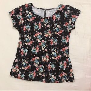 Super soft black floral pattern shirt 💕⚡️